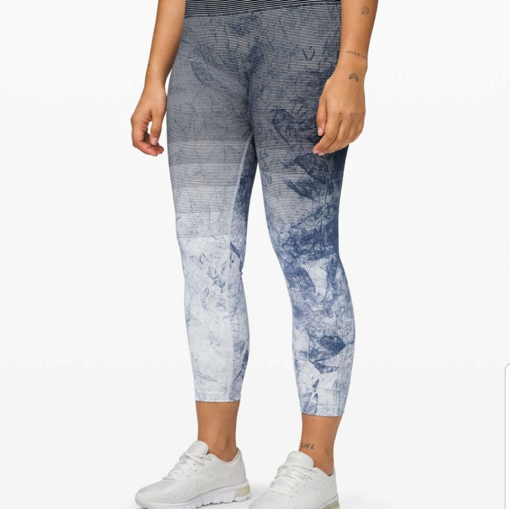Lululemon Ebb to Train HR tight washed Luna.